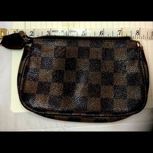 Louis Vuitton Damier Authentic Make Up Bag
